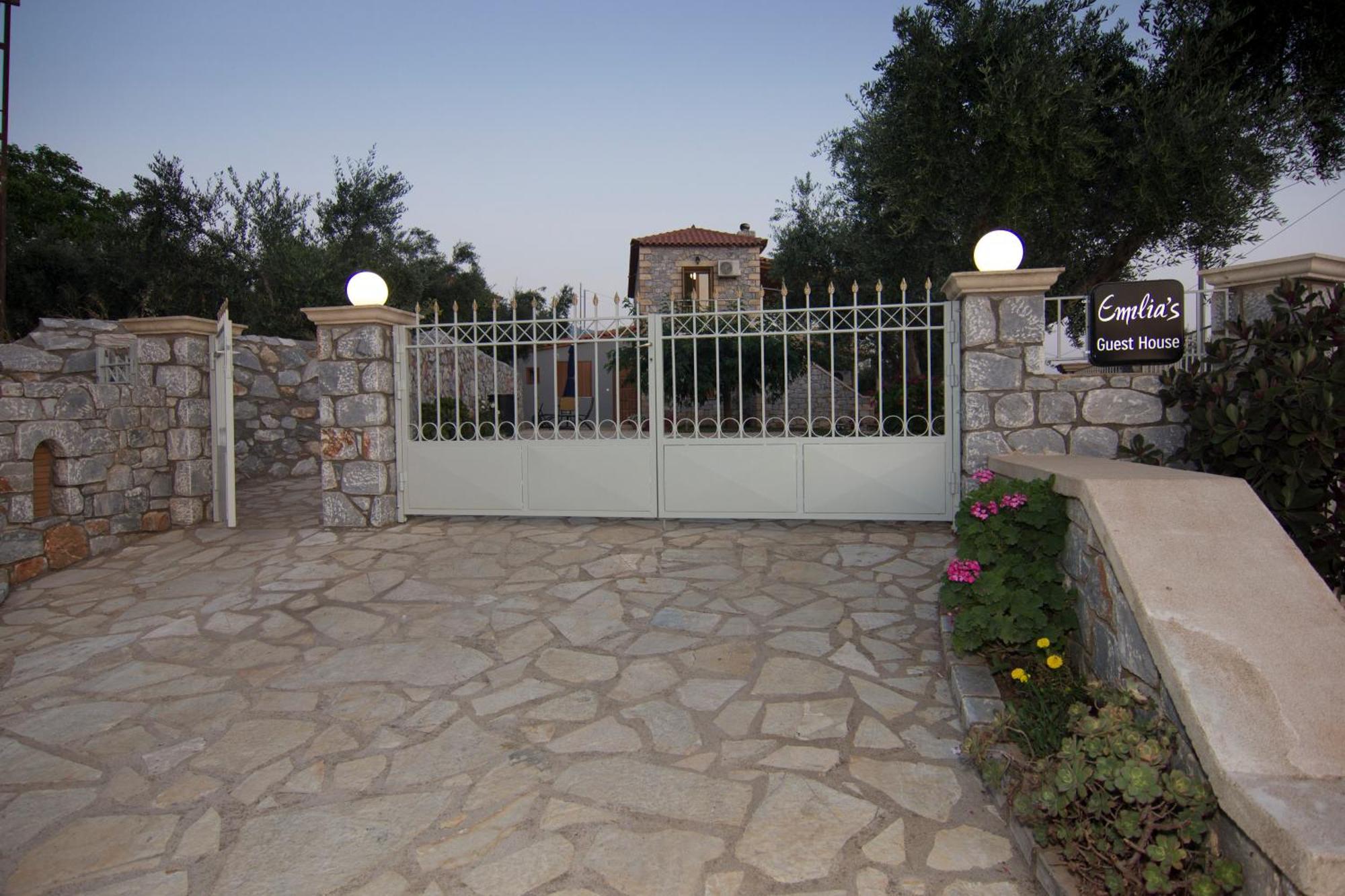 Emilia's Ground Floor Stoupa