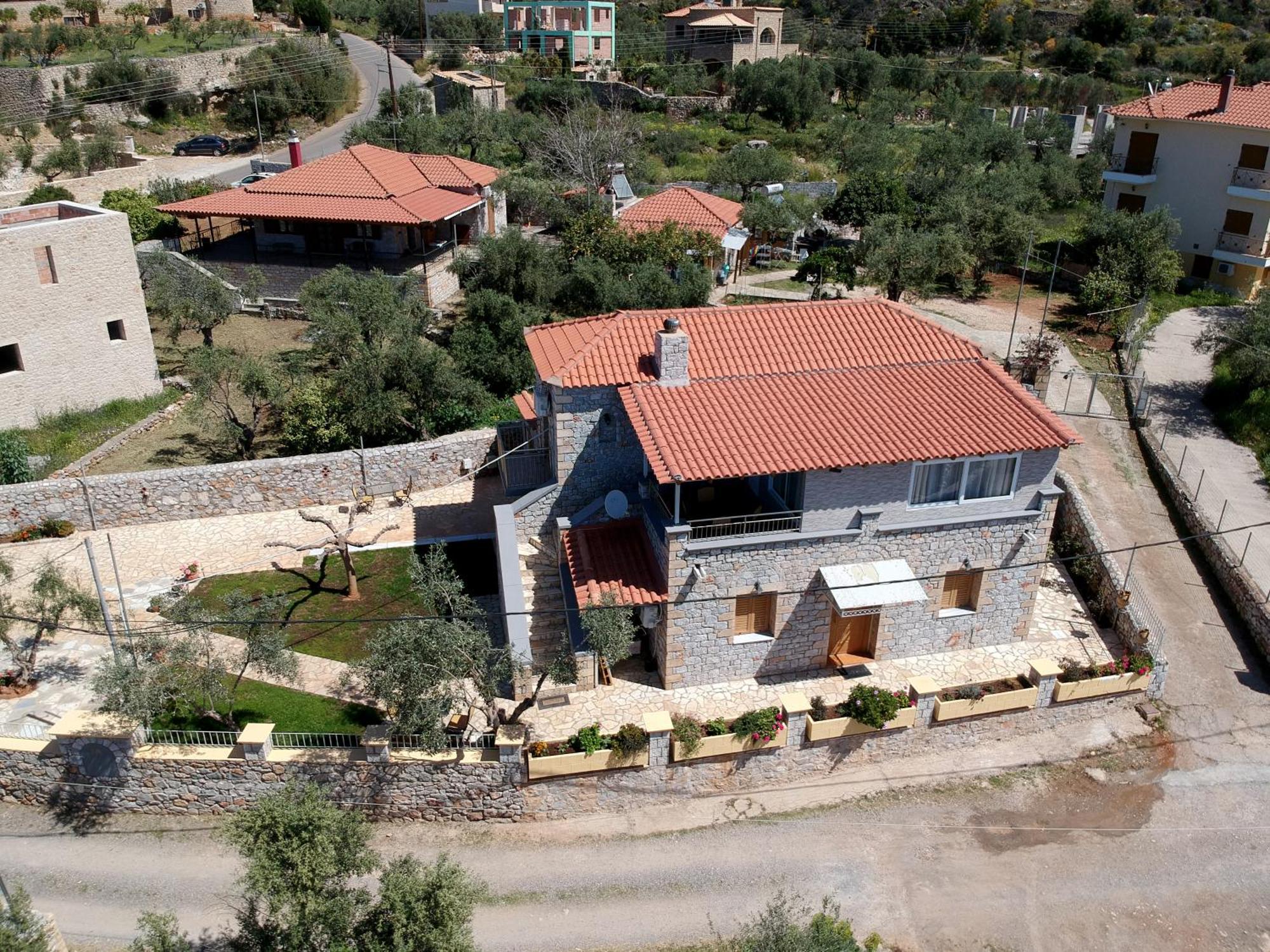 Emilia's Ground Floor Stoupa