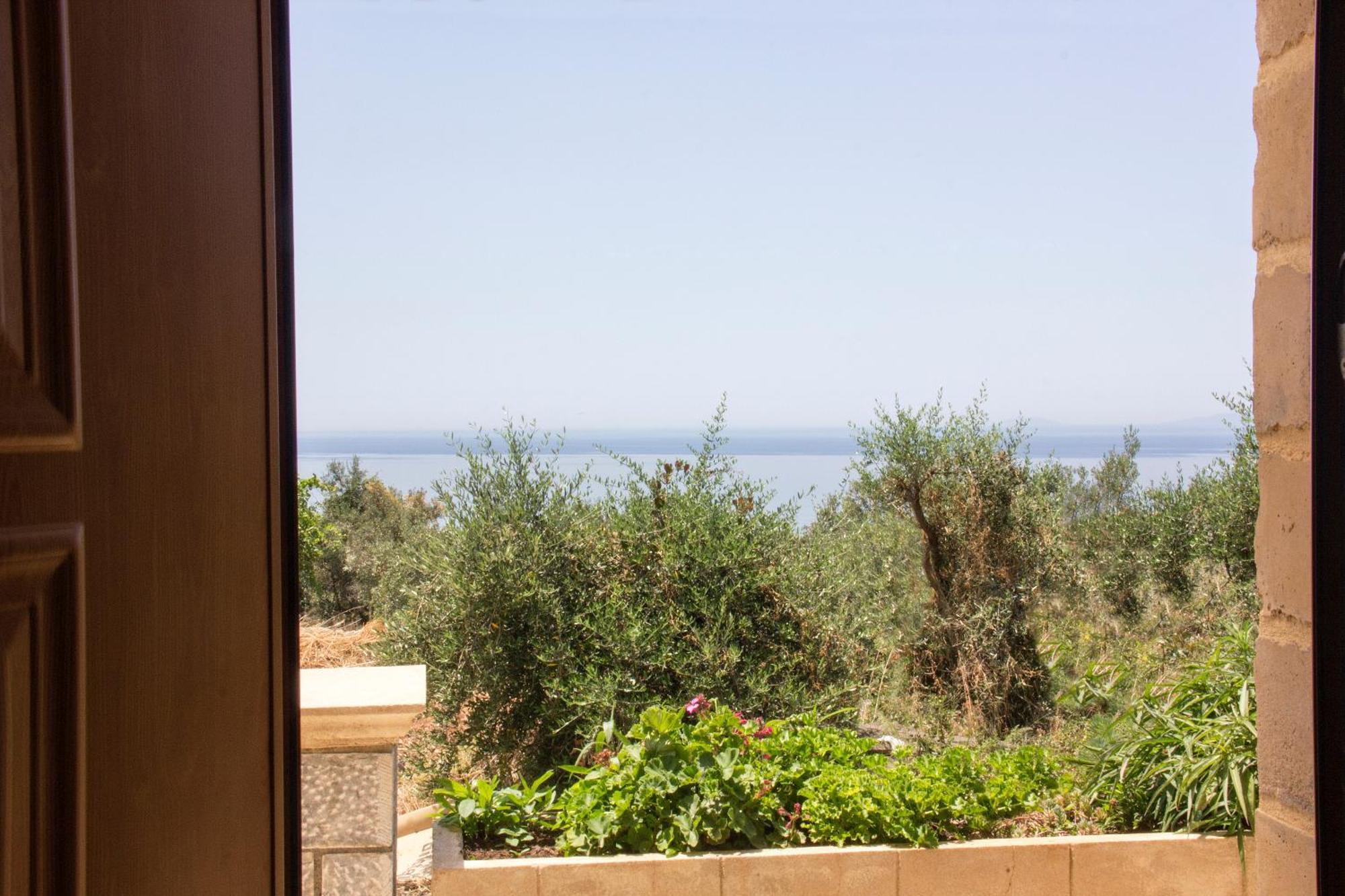 Emilia's Ground Floor Apartment Stoupa