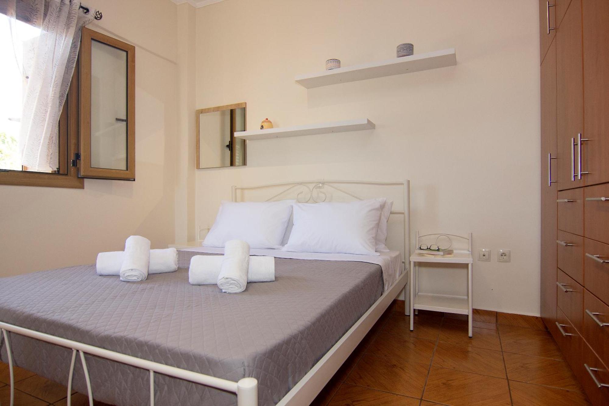 Emilia's Ground Floor Stoupa