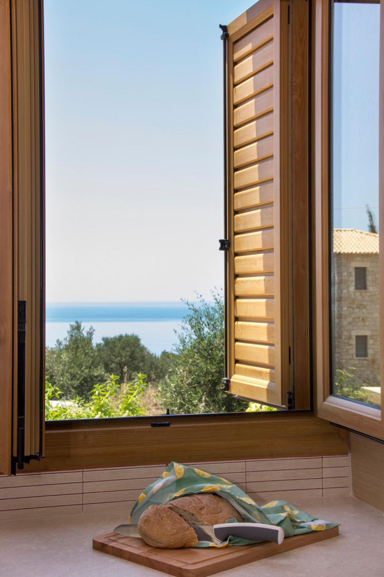 Emilia's Ground Floor Stoupa